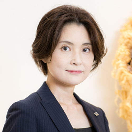 新井智美